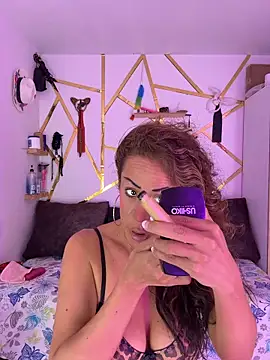 Snapshot of YOURSDEBORA chatting on June 2026 07:11:01 PM YOURSDEBORA online show from June 2026 07:11:01 PM