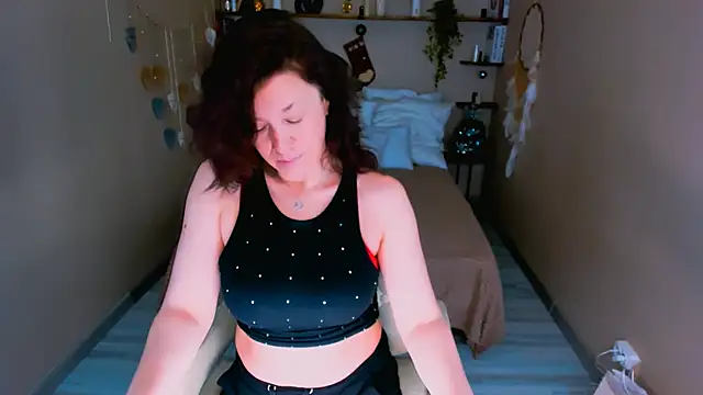 Snapshot of AnaMills chatting on December 2025 10:20:02 AM AnaMills online show from December 2025 10:20:02 AM