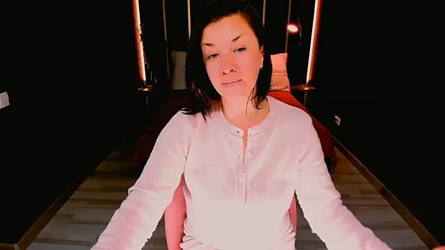 Snapshot of AnaMills chatting on January 2026 10:42:02 AM AnaMills online show from January 2026 10:42:02 AM