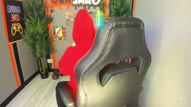 Snapshot of AnaMills chatting on February 2026 10:08:01 AM AnaMills online show from February 2026 10:08:01 AM