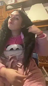 Snapshot of luanadigarda chatting on January 2025 02:35:01 PM luanadigarda online show from January 2025 02:35:01 PM