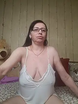 Amberhotqueen online show from February 2025 08:42:02 AM