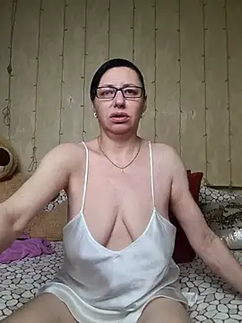 Amberhotqueen online show from March 2025 04:24:02 AM