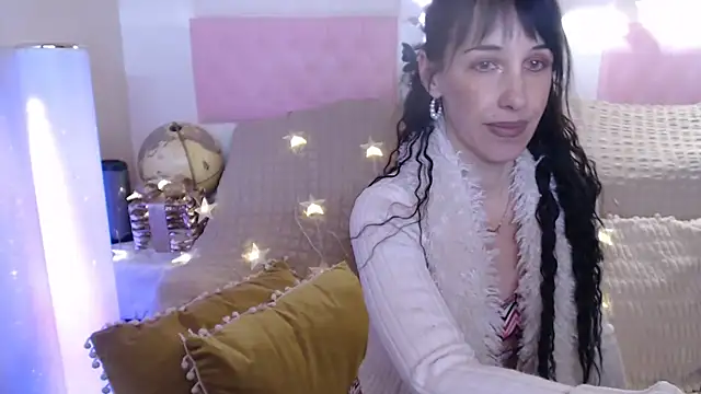 Snapshot of -carla- chatting on December 2024 08:28:02 AM -carla- online show from December 2024 08:28:02 AM