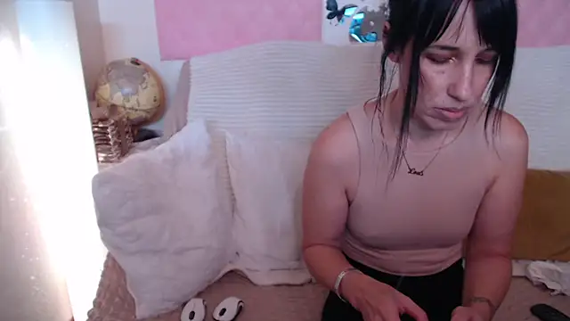 Snapshot of -carla- chatting on October 2025 02:25:02 PM -carla- online show from October 2025 02:25:02 PM