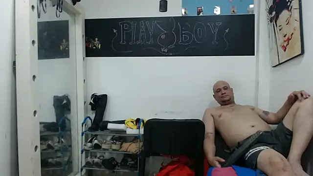 Snapshot of Meloncillo_And_BabyLiss chatting on January 2025 04:48:01 AM Meloncillo And BabyLiss online show from January 2025 04:48:01 AM