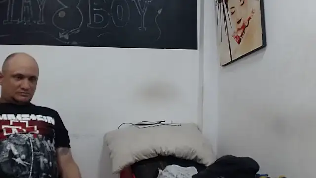 Snapshot of Meloncillo_And_BabyLiss chatting on February 2025 04:15:02 AM Meloncillo And BabyLiss online show from February 2025 04:15:02 AM