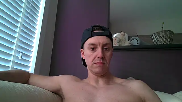 Snapshot of ploki2180 chatting on March 2025 03:27:01 PM ploki2180 online show from March 2025 03:27:01 PM