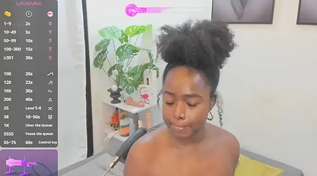 Snapshot of TanishaEvans chatting on February 2025 07:11:02 AM TanishaEvans online show from February 2025 07:11:02 AM