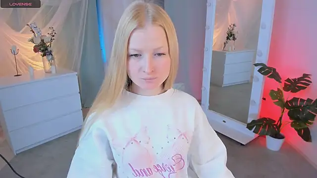 Laly Peach online show from January 2025 04:30:02 PM