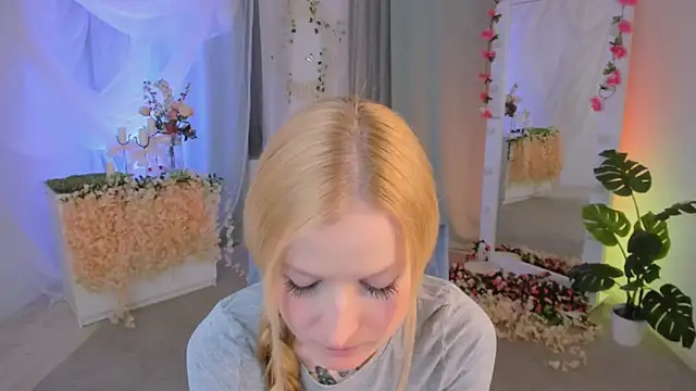 Laly Peach online show from February 2025 05:30:02 PM