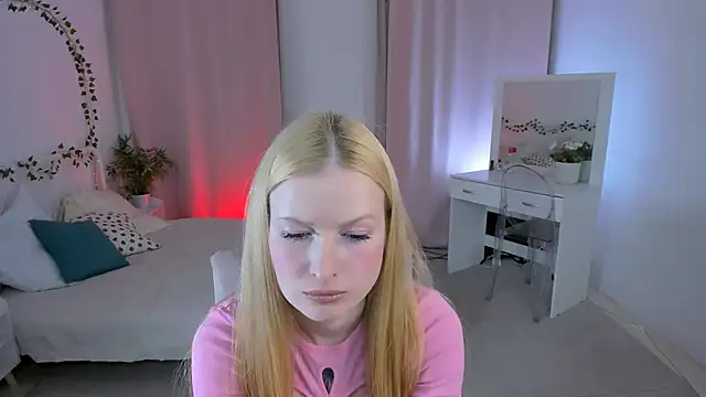 Laly Peach online show from October 2025 01:07:01 PM