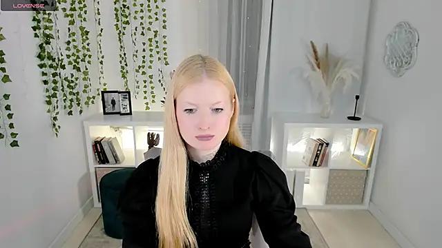 Laly Peach online show from November 2025 12:37:01 PM