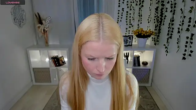 Snapshot of Laly_Peach chatting on March 2026 04:00:02 PM Laly Peach online show from March 2026 04:00:02 PM