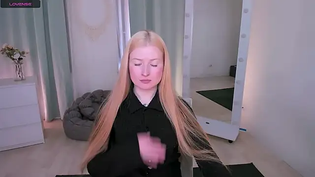 Snapshot of Laly_Peach chatting on March 2026 11:54:02 AM Laly Peach online show from March 2026 11:54:02 AM