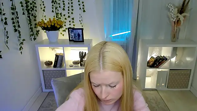 Snapshot of Laly_Peach chatting on April 2026 12:14:01 PM Laly Peach online show from April 2026 12:14:01 PM