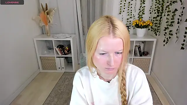 Snapshot of Laly_Peach chatting on April 2026 01:13:02 PM Laly Peach online show from April 2026 01:13:02 PM