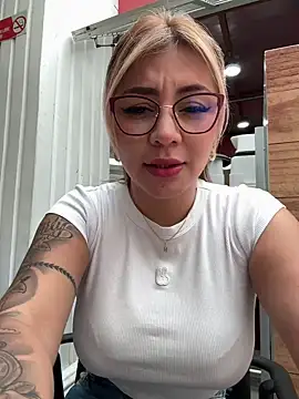Snapshot of DIANITA_1988 chatting on December 2024 03:55:02 PM DIANITA 1988 online show from December 2024 03:55:02 PM