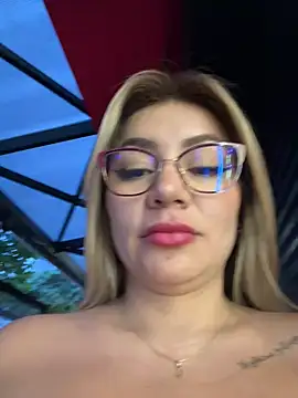 Snapshot of DIANITA_1988 chatting on December 2024 10:40:02 PM DIANITA 1988 online show from December 2024 10:40:02 PM
