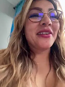 Snapshot of DIANITA_1988 chatting on January 2025 09:54:01 PM DIANITA 1988 online show from January 2025 09:54:01 PM