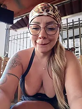 Snapshot of DIANITA_1988 chatting on January 2025 10:07:02 PM DIANITA 1988 online show from January 2025 10:07:02 PM