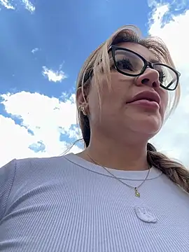 Snapshot of DIANITA_1988 chatting on January 2025 07:45:01 PM DIANITA 1988 online show from January 2025 07:45:01 PM