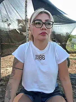 Snapshot of DIANITA_1988 chatting on February 2025 12:37:01 PM DIANITA 1988 online show from February 2025 12:37:01 PM