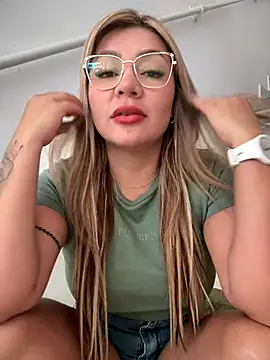 Snapshot of DIANITA_1988 chatting on September 2025 04:28:02 PM DIANITA 1988 online show from September 2025 04:28:02 PM