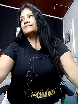 Snapshot of salomexlove_20 chatting on February 2025 01:14:02 PM salomexlove 20 online show from February 2025 01:14:02 PM