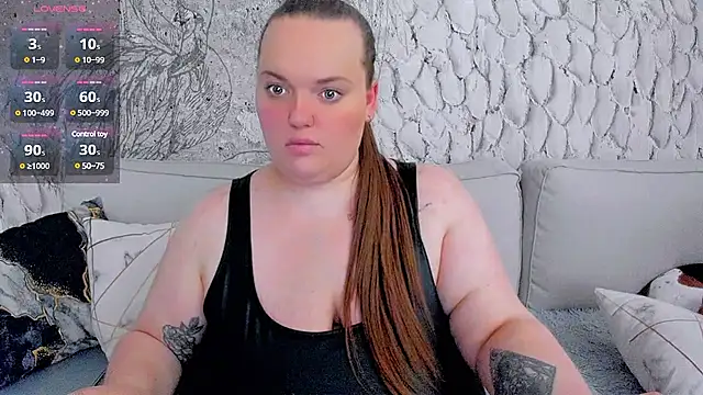 Snapshot of _MarryGirl_ chatting on December 2024 02:45:02 AM MarryGirl online show from December 2024 02:45:02 AM