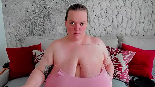 Snapshot of _MarryGirl_ chatting on March 2025 06:05:02 AM MarryGirl online show from March 2025 06:05:02 AM