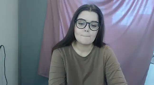 ohhhMie online show from February 2025 09:37:01 AM