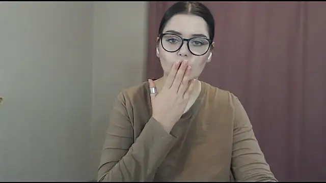 ohhhMie online show from February 2025 07:19:02 PM