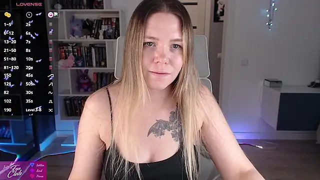 Snapshot of Emma_Bryan chatting on March 2026 07:19:01 PM Emma Bryan online show from March 2026 07:19:01 PM