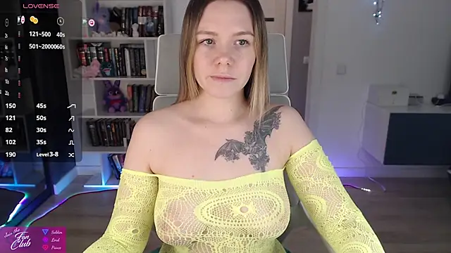 Snapshot of Emma_Bryan chatting on April 2026 08:50:01 PM Emma Bryan online show from April 2026 08:50:01 PM