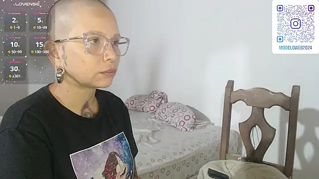 Snapshot of moon_cat85 chatting on January 2025 11:55:02 PM moon cat85 online show from January 2025 11:55:02 PM