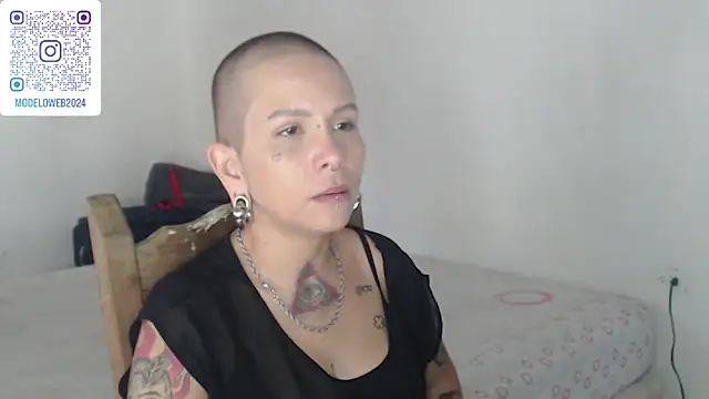 Snapshot of moon_cat85 chatting on January 2025 09:22:01 PM moon cat85 online show from January 2025 09:22:01 PM