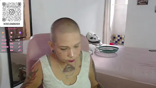 Snapshot of moon_cat85 chatting on March 2025 04:56:02 PM moon cat85 online show from March 2025 04:56:02 PM