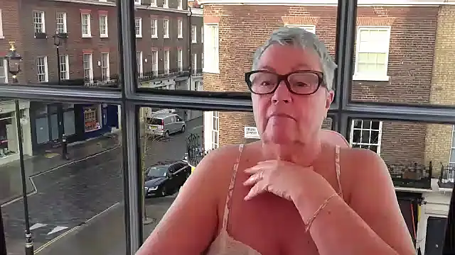 GrannyChrissy68 online show from December 2025 01:15:01 PM