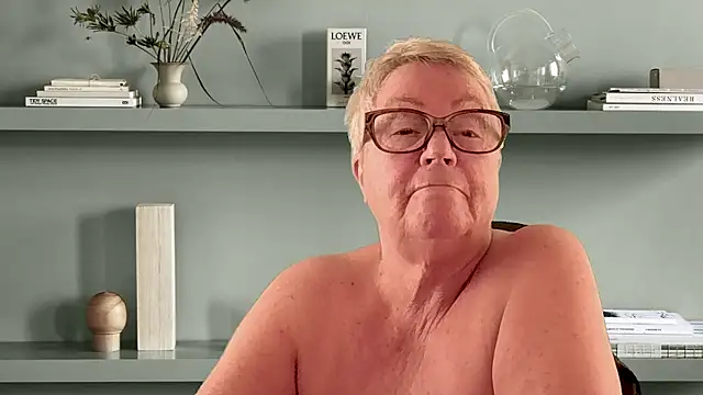 GrannyChrissy68 online show from March 2026 04:23:01 PM