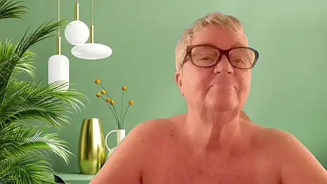 GrannyChrissy68 online show from March 2026 01:27:01 PM
