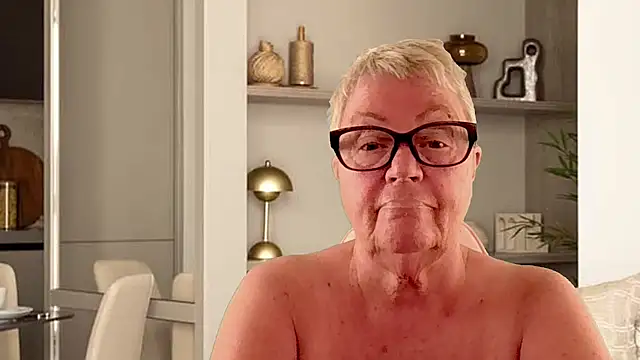 GrannyChrissy68 online show from April 2026 02:11:02 PM