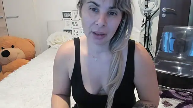 Snapshot of sweetemy4u chatting on November 2025 01:24:02 PM sweetemy4u online show from November 2025 01:24:02 PM