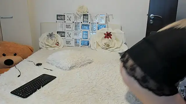 Snapshot of sweetemy4u chatting on December 2025 01:38:02 PM sweetemy4u online show from December 2025 01:38:02 PM