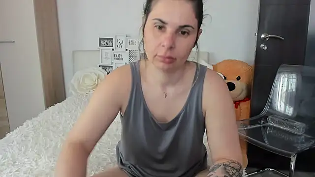 sweetemy4u online show from April 2026 07:33:01 AM