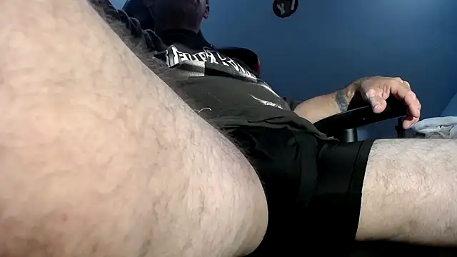 Snapshot of NewBegging69 chatting on April 2026 04:00:01 PM NewBegging69 online show from April 2026 04:00:01 PM