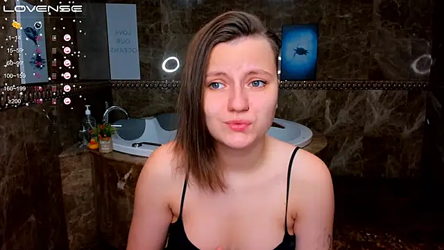 MelindaTin online show from November 2025 12:20:01 AM