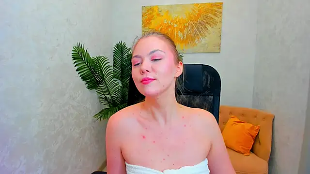 Snapshot of Strawberrye chatting on February 2025 08:02:02 AM Strawberrye online show from February 2025 08:02:02 AM