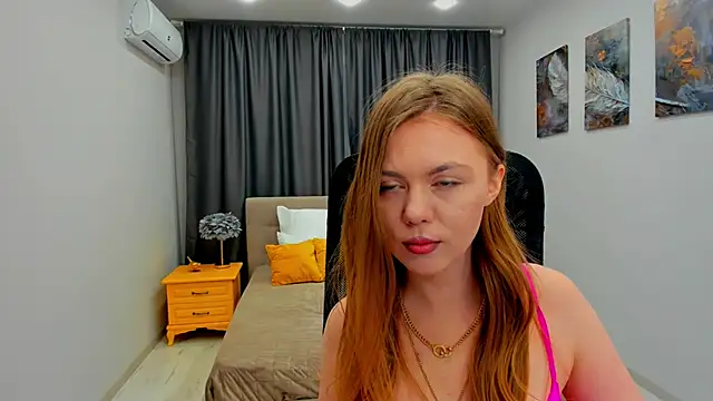 Snapshot of Strawberrye chatting on February 2025 06:04:02 PM Strawberrye online show from February 2025 06:04:02 PM