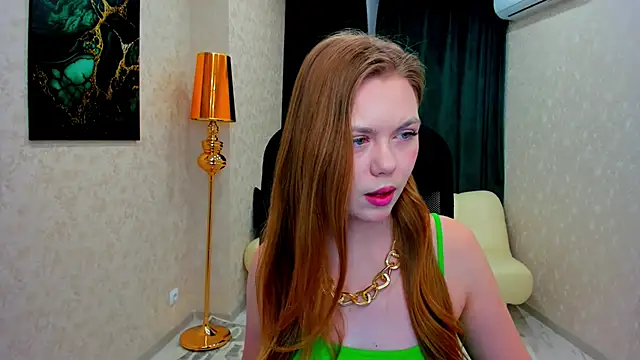 Snapshot of Strawberrye chatting on February 2025 03:50:01 AM Strawberrye online show from February 2025 03:50:01 AM